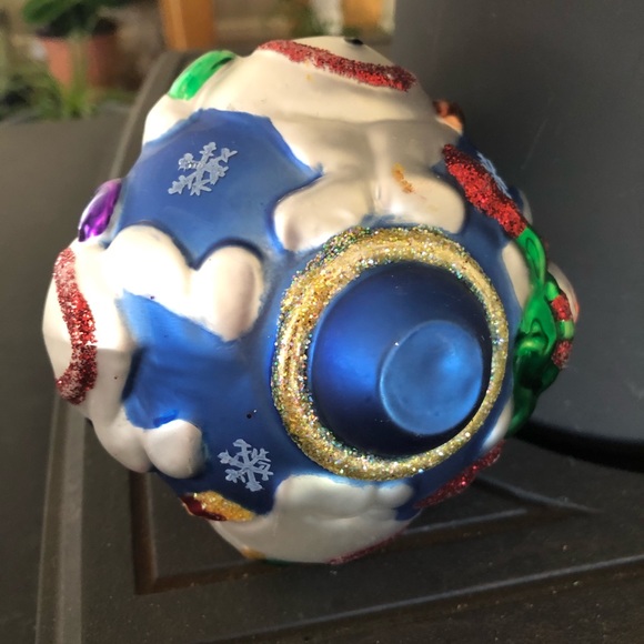 Blown Glass, Hand-Decorated 2000 Snowmen Ornament - Picture 9 of 9